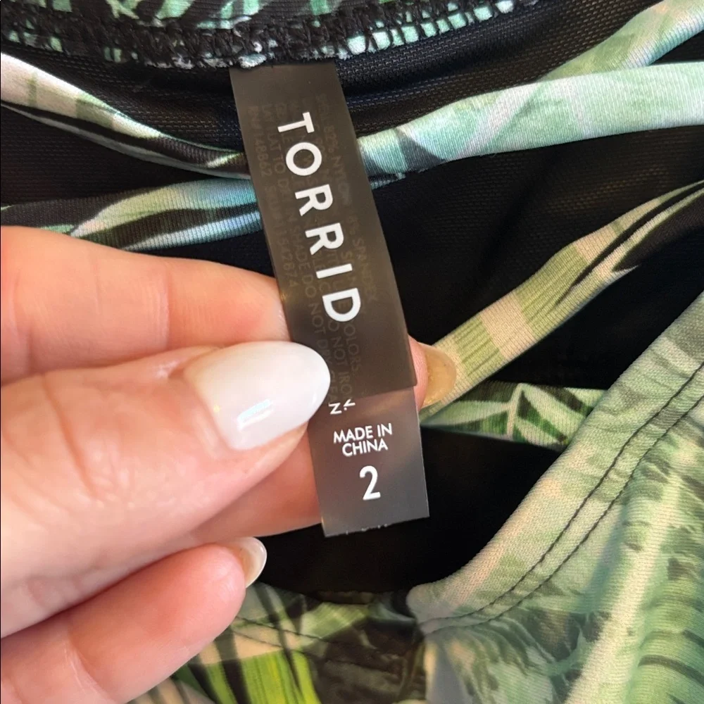 Torrid Wireless Straight Flounce Bikini Top Green Palm, 2x - Picture 4 of 4